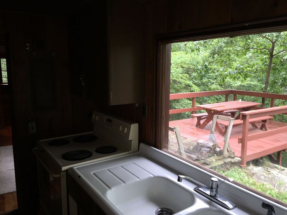 2nd image of 9140 Piney Mountain Rd