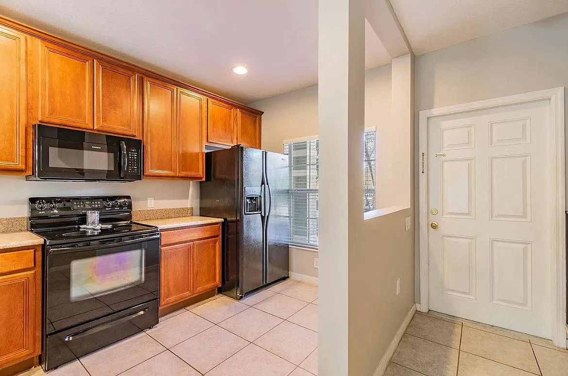 2 bed, 1173 sqft, $2,100 — Photo 1