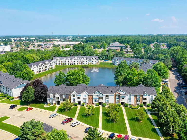 Windmill Lakes Apartments — Photo 33