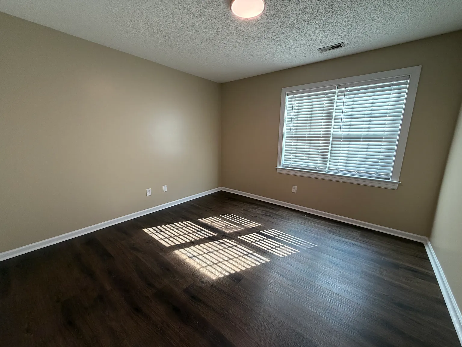 2 bed, 1.5 bath, 900 sqft, $1,125 — Photo 4