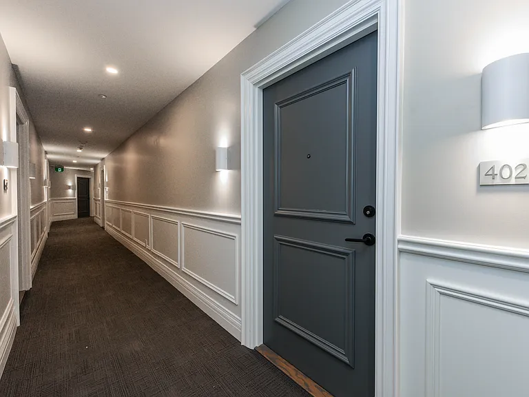 571 Prince Edward Dr N — Photo 33