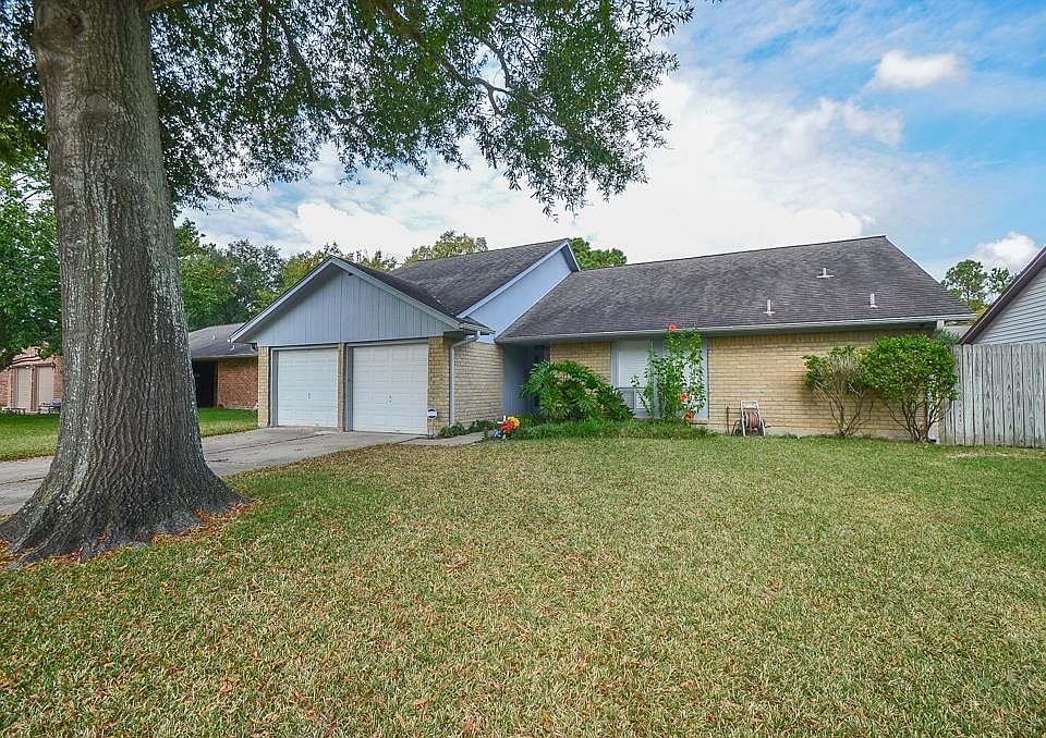 1st image of 22814 Elsinore Dr