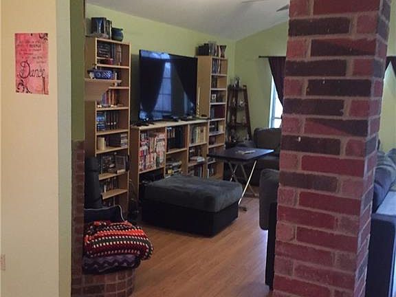5th image of 220 Moss Hill Dr