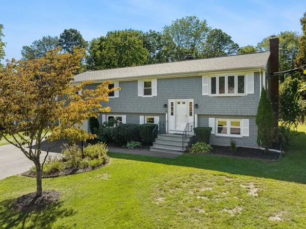 11 Briarwood Dr, Taunton, MA 02780