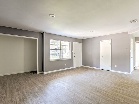 3rd image of 4712 Woody Ln