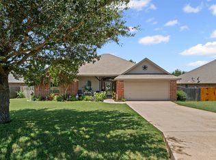 1003 Winding Rd, Granbury, TX 76049
