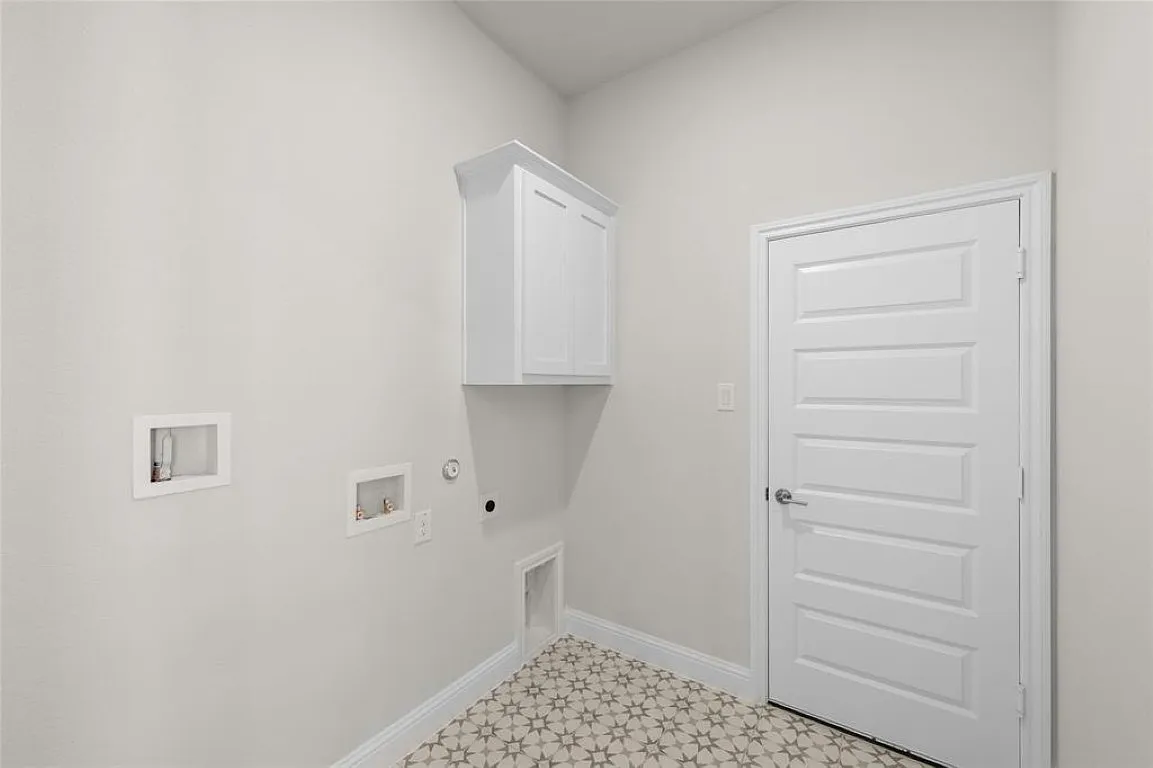 5 bed, 3867 sqft, $4,500 — Photo 4