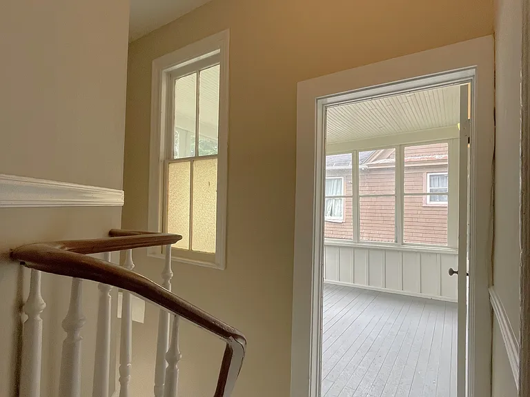 517 W. Gray St. Upper Foyer