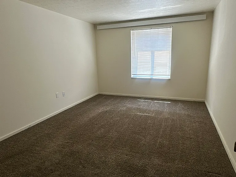 2 Bedroom 2 Bathroom 
Second Bedroom