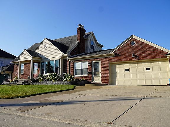 2nd image of 22470 Lange St