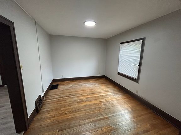 4th image of 2209 Oakwood Ave #1