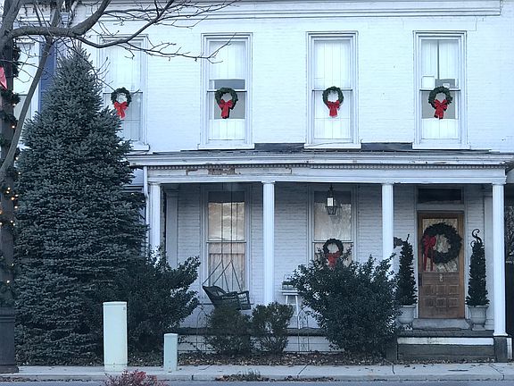 138 E 3rd