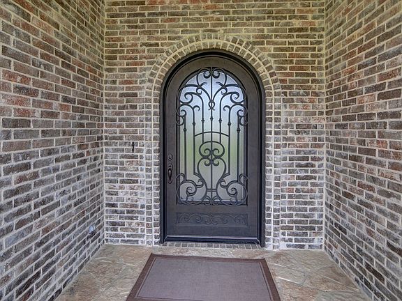 4th image of 1305 Britney Ct