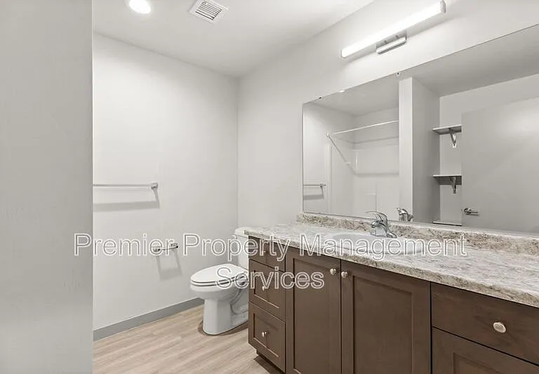 1127 Alderson Ave #206 — Photo 3