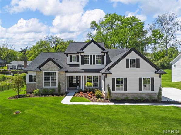 529 Long Acres Ln, Saint Louis, MO 63132