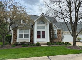 210 Stonebrooke Oval, Chagrin Falls, OH 44022