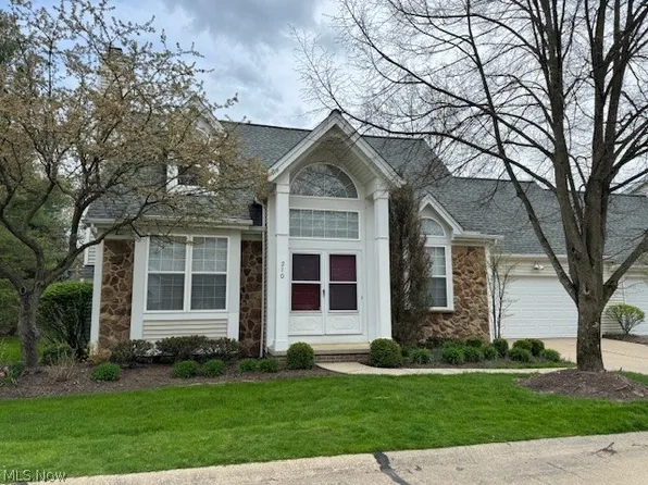 210 Stonebrooke Oval, Chagrin Falls, OH 44022