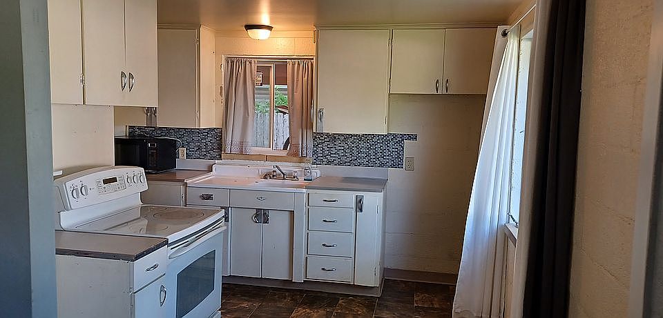 2nd image of 410 McCabe St