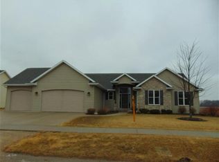 5581 N Calmes Dr, Appleton, WI 54913