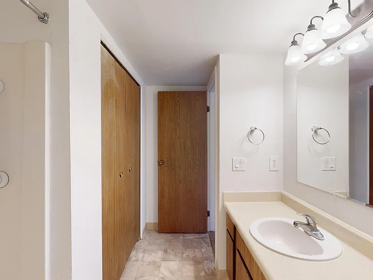 Mallard Cove Apartments — Photo 7
