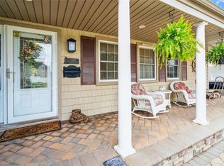 1 Angelica Ct, West Babylon, NY 11704