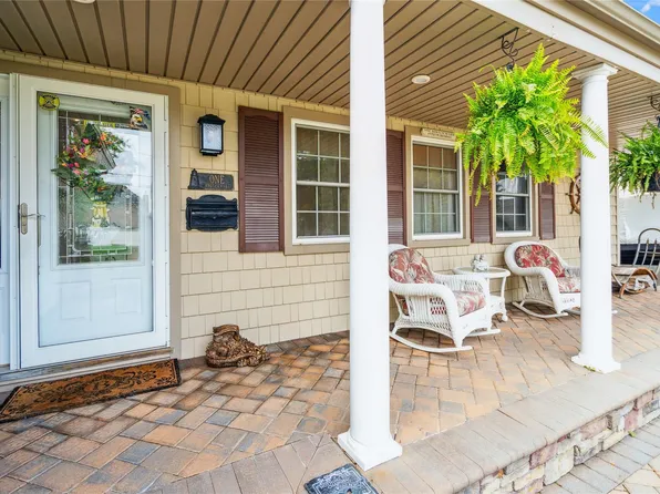 1 Angelica Court, West Babylon, NY 11704
