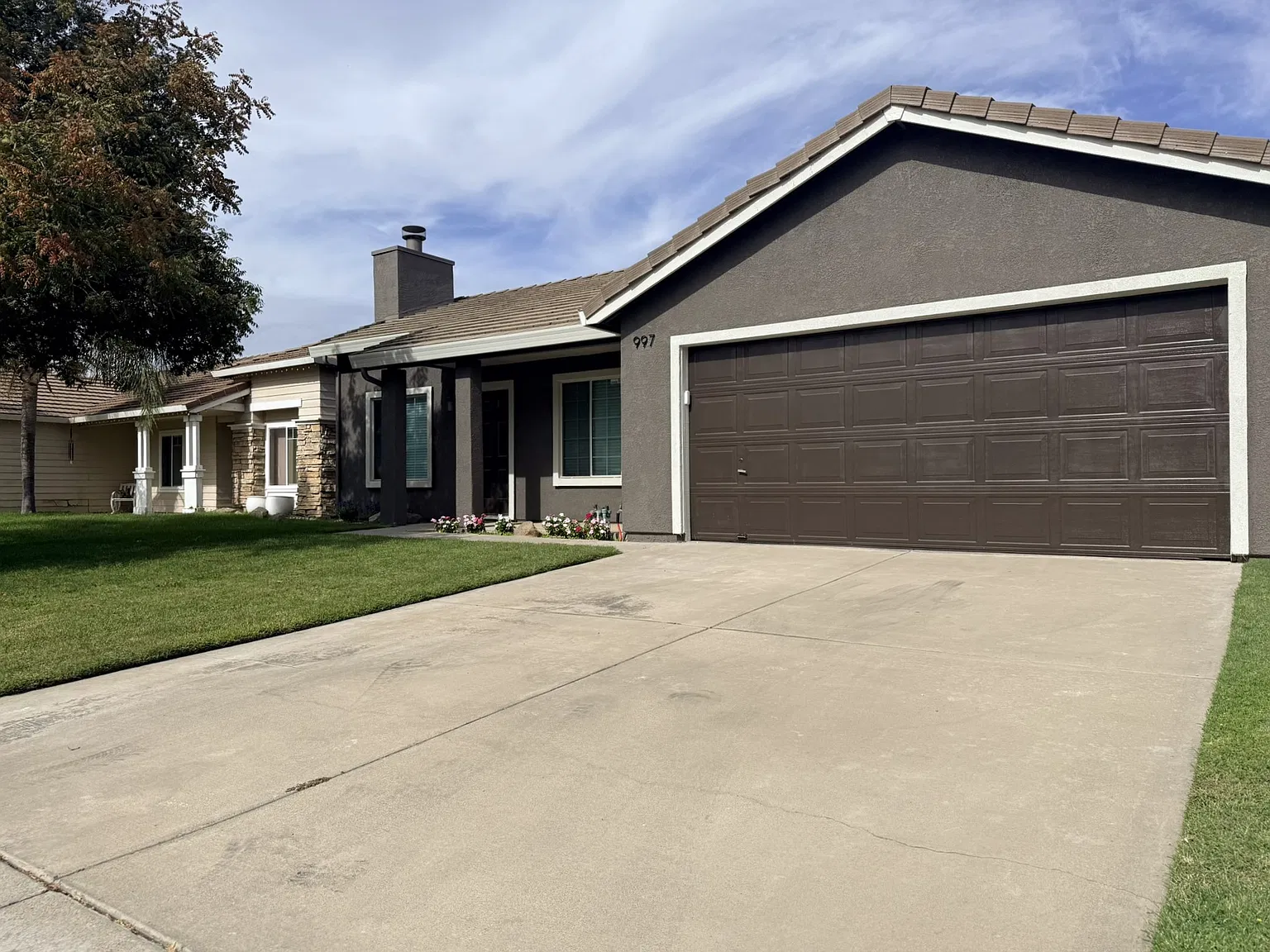 3 bed, 971 sqft, $2,100 — Photo 1