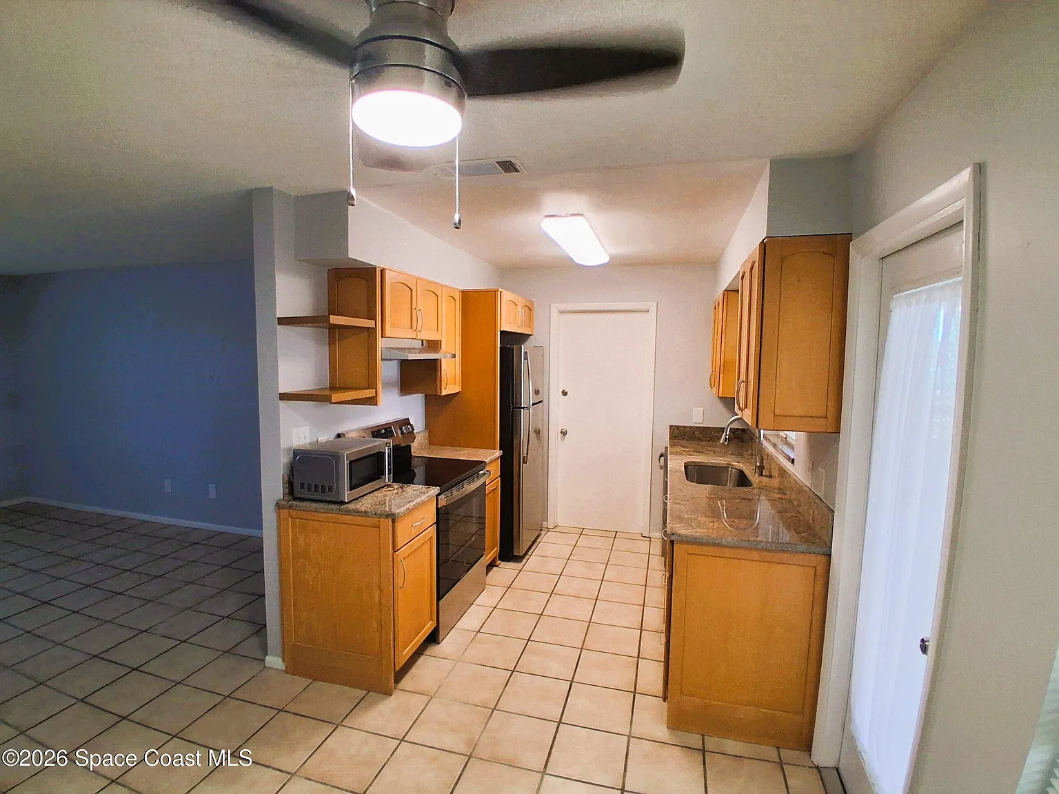 3 bed, 2.0 bath, 1151 sqft, $1,900 — Photo 3