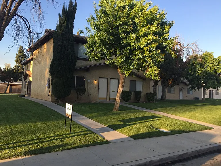 Micheli Court Apartments — Photo 1
