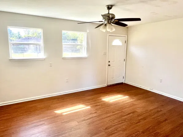 7465 Whitney Dr, Baton Rouge, LA 70812