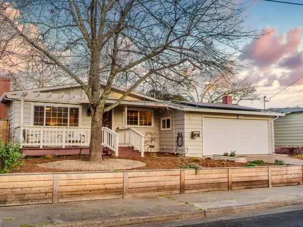 790 White Gates Avenue, Healdsburg, CA 95448