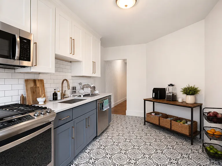 18 Brent St #2 — Photo 4