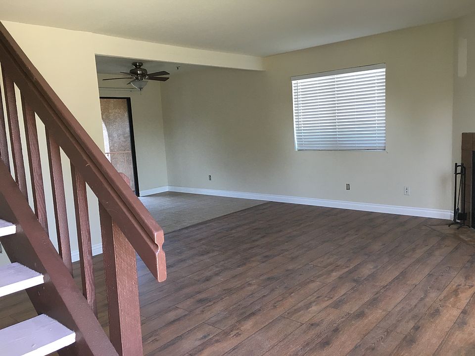 2nd image of 3985 Farquhar Ave