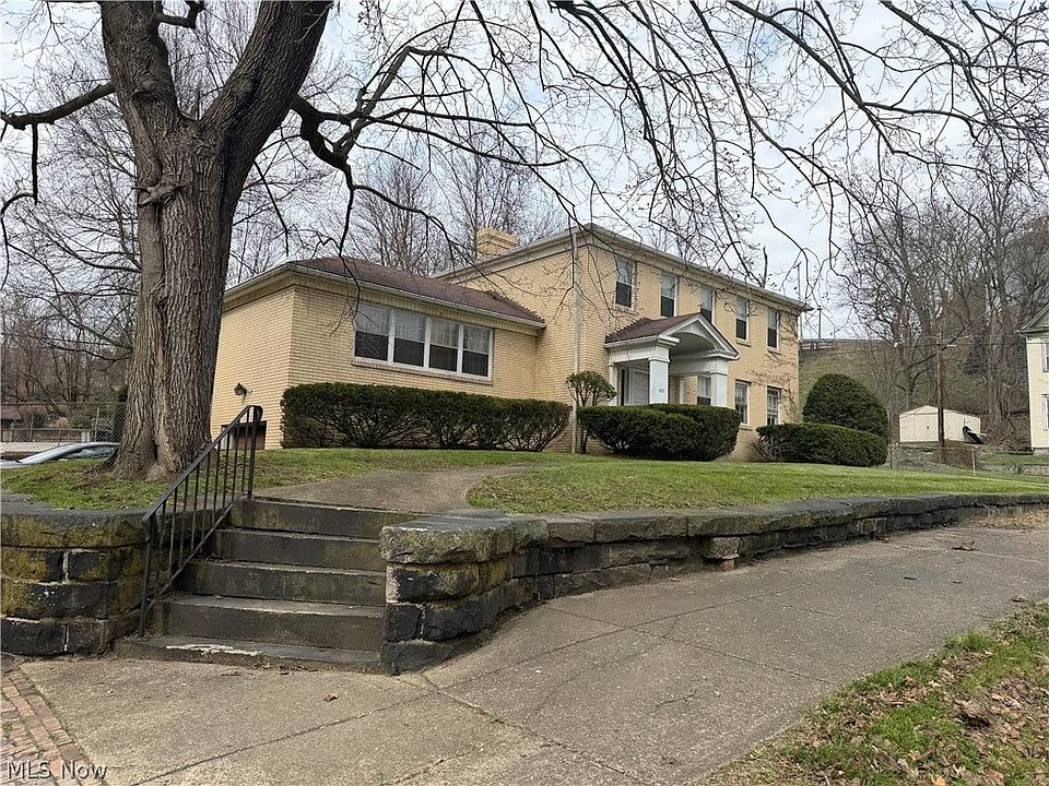1st image of 615 E 4th St