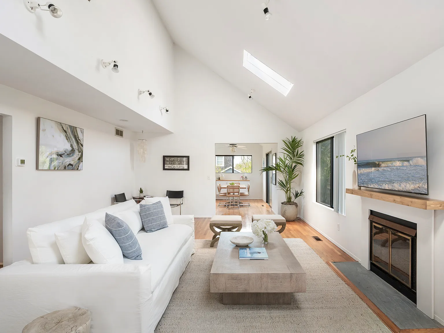 Immaculate Ditch Plains Home Seconds to Ocean — Photo 3