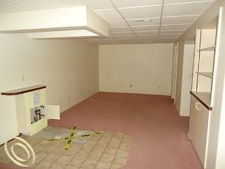 3rd image of 33610 Glen St