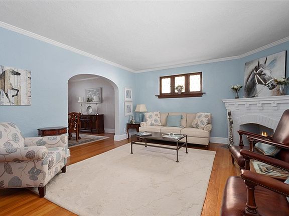 3rd image of 7446 Stanford Ave