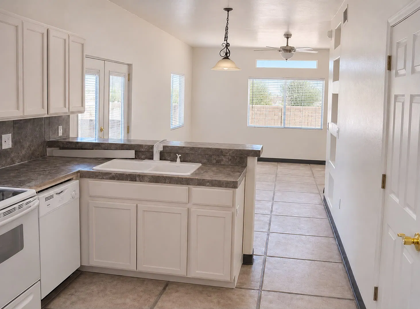 4 bed, 1700 sqft, $1,850 — Photo 3