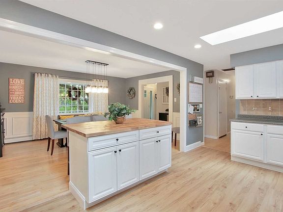 5th image of 31 Whitewood Dr