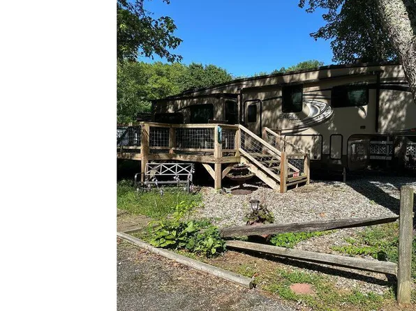 77 Creekside Dr, Cleveland, GA 30528