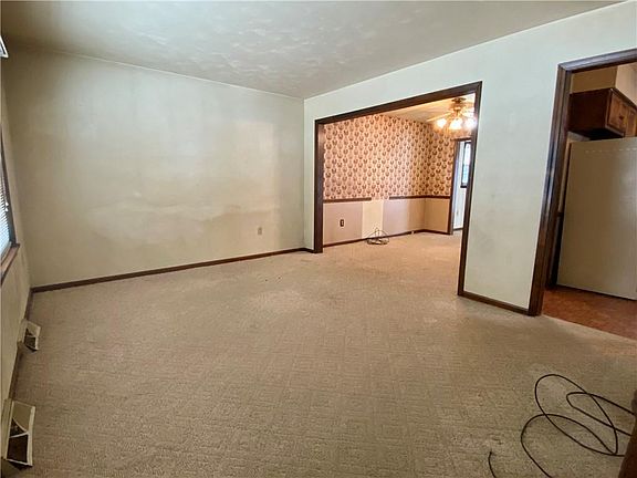 2nd image of 124 Sheridan Ave