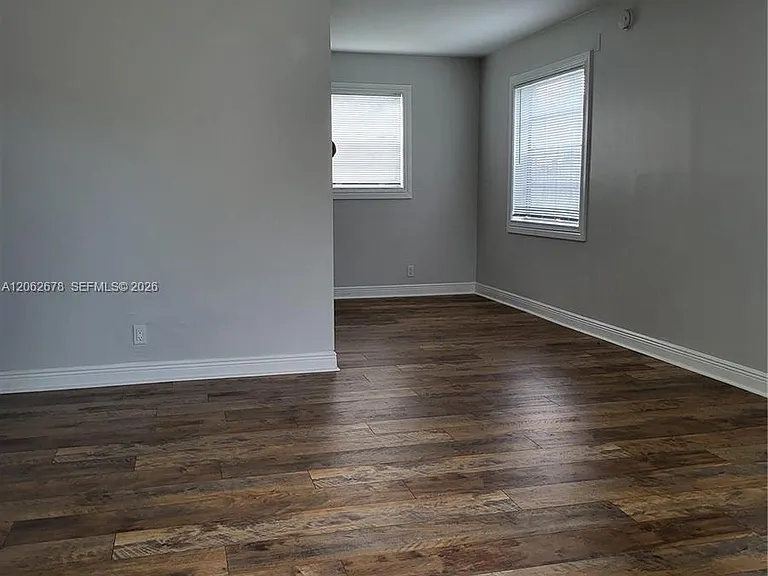 35 NE 13th St #1 — Photo 2