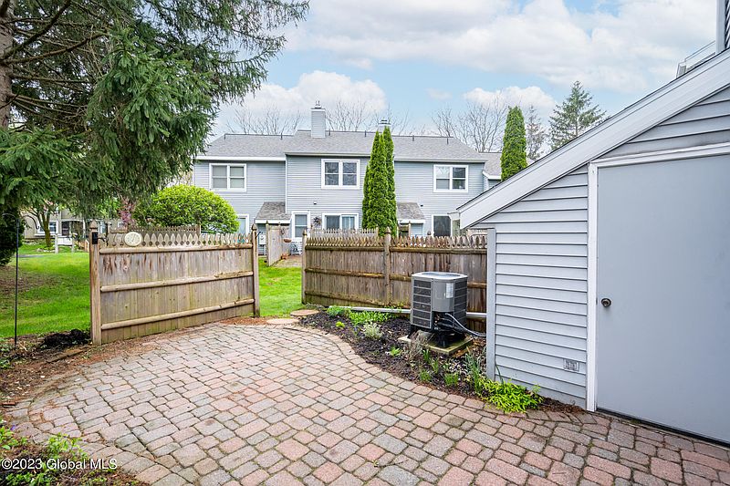 3rd image of 15 Raleigh Drive