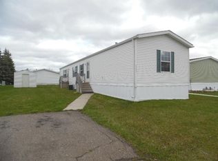 28625 Mapleleaf Dr, Flat Rock, MI 48134