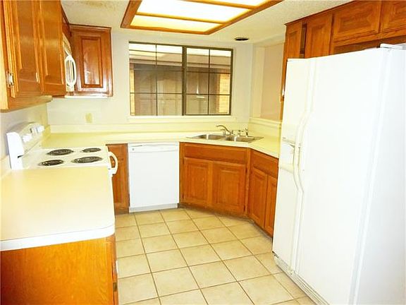 4th image of 11310 Spicewood Club Dr APT 6