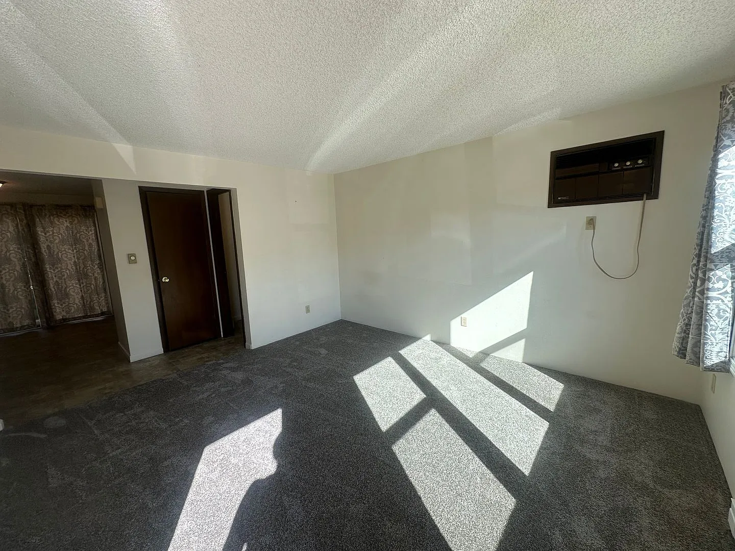 Two bedroom, One and one half bathroom townhouse. — Photo 2