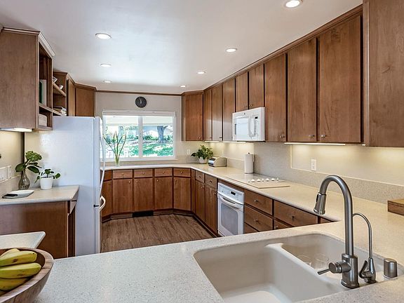 4th image of 15400 Winchester Blvd APT 33