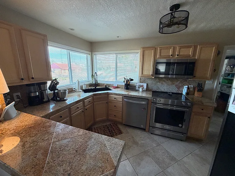 711 S Mariposa Way — Photo 12