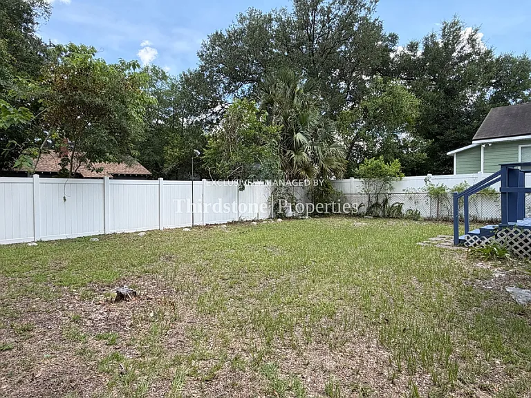 2125 Lambert St — Photo 19