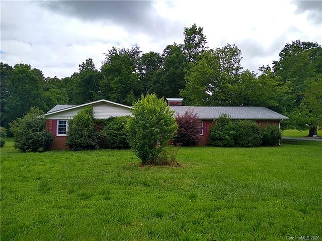 2nd image of 231 Edgewood Cir